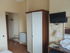 4#8402 Arredamento camere hotel