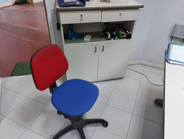46#8179 Arredamento da ufficio e macchine elettroniche