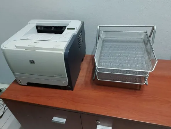 46#8179 Arredamento da ufficio e macchine elettroniche