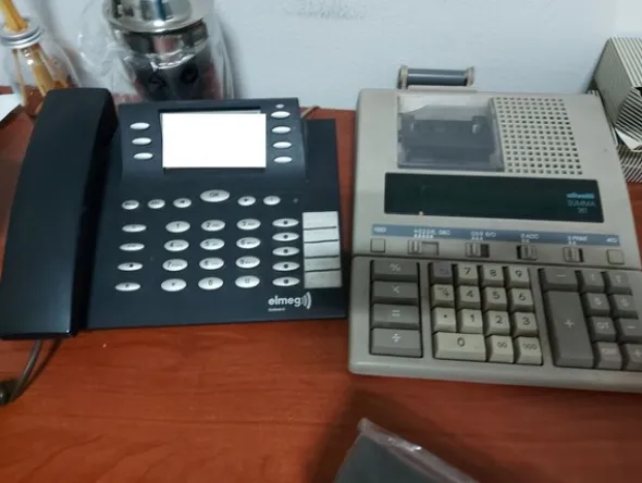 46#8179 Arredamento da ufficio e macchine elettroniche