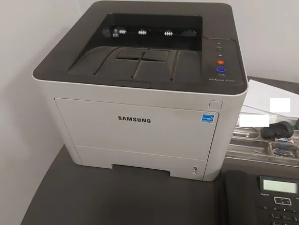 46#8179 Arredamento da ufficio e macchine elettroniche