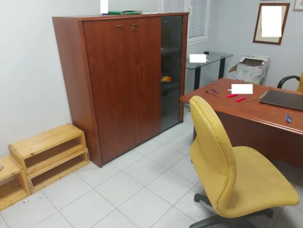 46#8179 Arredamento da ufficio e macchine elettroniche