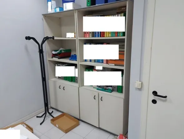 46#8179 Arredamento da ufficio e macchine elettroniche