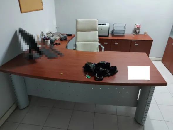 46#8179 Arredamento da ufficio e macchine elettroniche