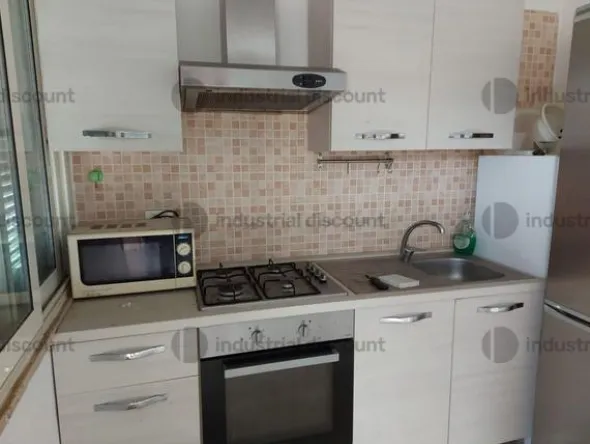 1#9057 Arredamento da ufficio e per abitazione