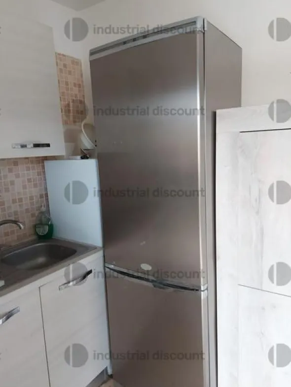 1#9057 Arredamento da ufficio e per abitazione