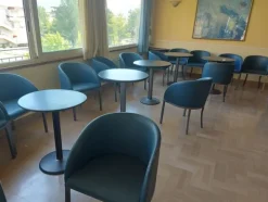 2#8402 Arredamento e attrezzature da bar di albergo
