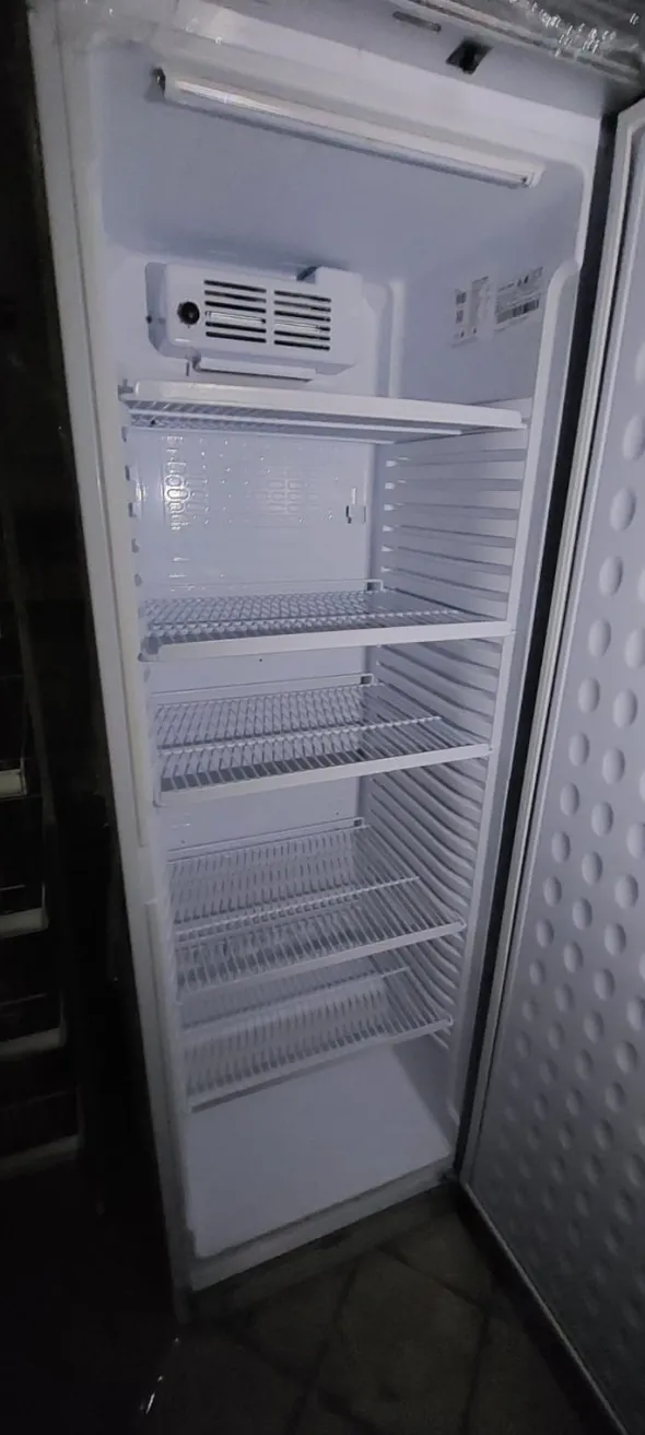Arredamento e attrezzature per bar