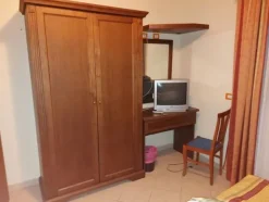 1#8644 Arredamento e beni per struttura turistico alberghiera