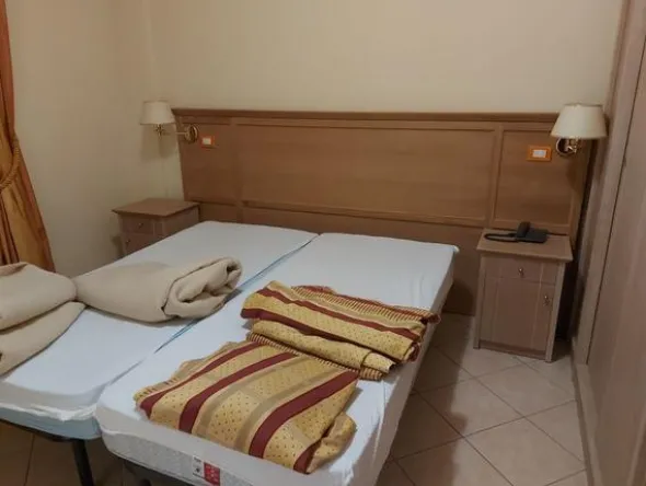1#8644 Arredamento e beni per struttura turistico alberghiera