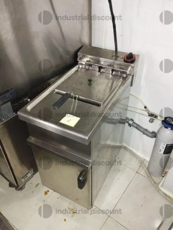 2#8919 Arredamento ed accessori laboratorio pasticceria