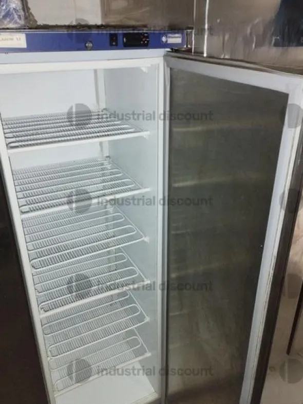 2#8919 Arredamento ed accessori laboratorio pasticceria