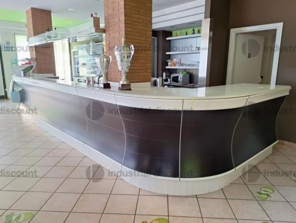 1#8184 Arredamento ed attrezzatura per bar