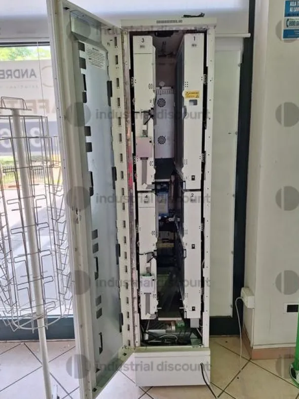 1#8184 Arredamento ed attrezzatura per bar