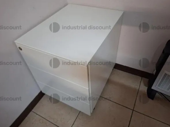 2#9795 Arredamento e macchine elettroniche da ufficio