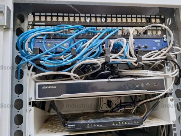 2#9795 Arredamento e macchine elettroniche da ufficio