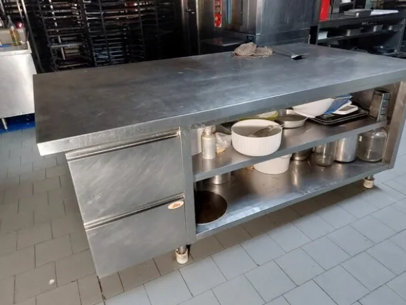 4#8063 Arredamento laboratorio pasticceria