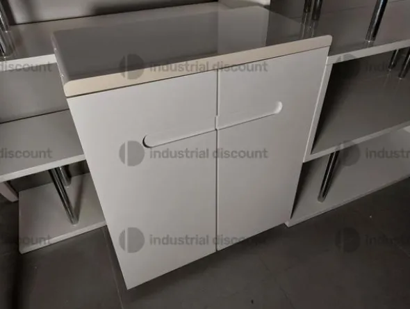 7#8952 Arredamento negozio