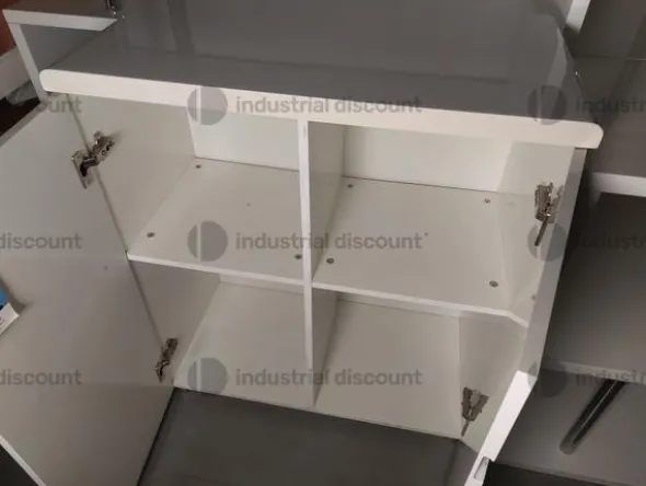 7#8952 Arredamento negozio