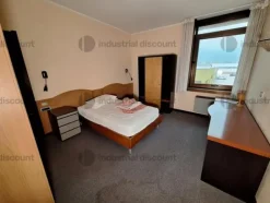 2#8869 Arredamento per albergo
