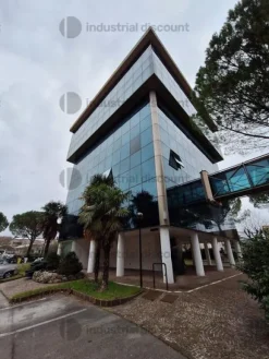 3#8869 Arredamento per albergo e materiale di ricambio