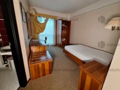 3#8869 Arredamento per albergo e materiale di ricambio