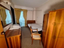 3#8869 Arredamento per albergo e materiale di ricambio