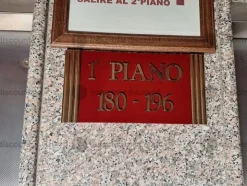 3#8869 Arredamento per albergo e materiale di ricambio
