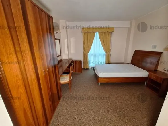 3#8869 Arredamento per albergo e materiale di ricambio