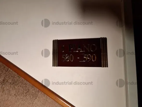 3#8869 Arredamento per albergo e materiale di ricambio