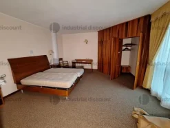 3#8869 Arredamento per albergo e materiale di ricambio