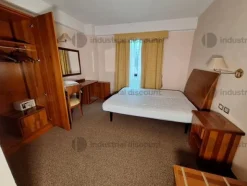 3#8869 Arredamento per albergo e materiale di ricambio
