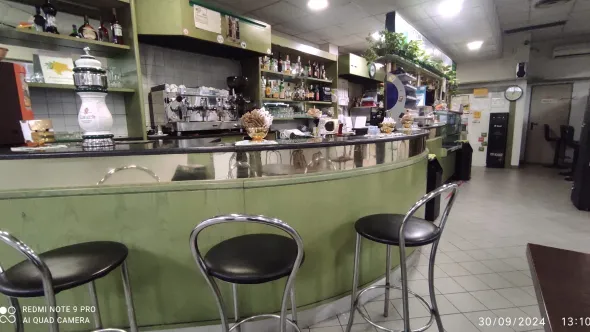 arredamento per il bar bancone e retrobanco