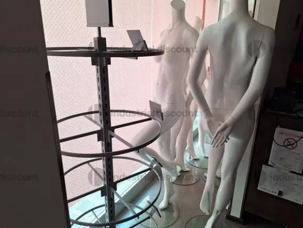 1#9621 Arredamento per negozio