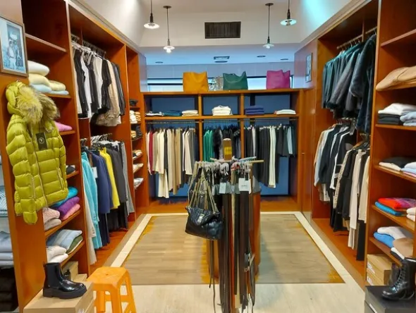 2#8071 Arredamento per negozio