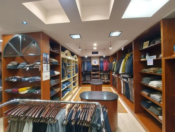 2#8071 Arredamento per negozio