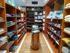 2#8071 Arredamento per negozio