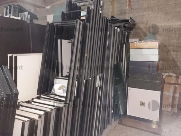 5#8748 Arredamento per negozio