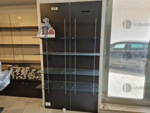 5#8748 Arredamento per negozio