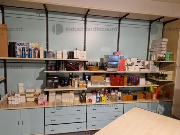 5#8748 Arredamento per negozio