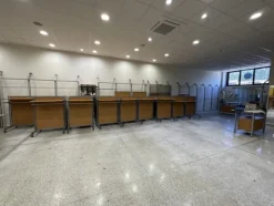 11#7821 Arredamento per negozio abbigliamento