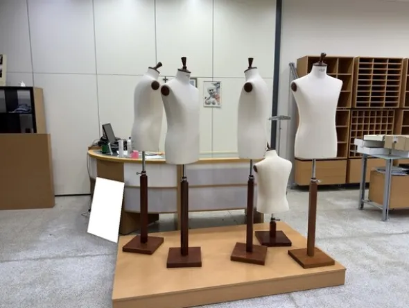 11#7821 Arredamento per negozio abbigliamento