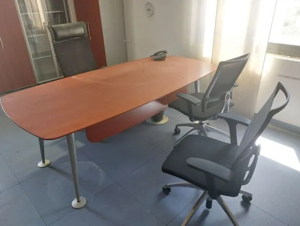 1#8539 Arredamento per ufficio e attrezzatura informatica
