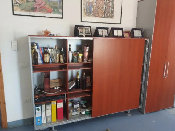 1#8539 Arredamento per ufficio e attrezzatura informatica