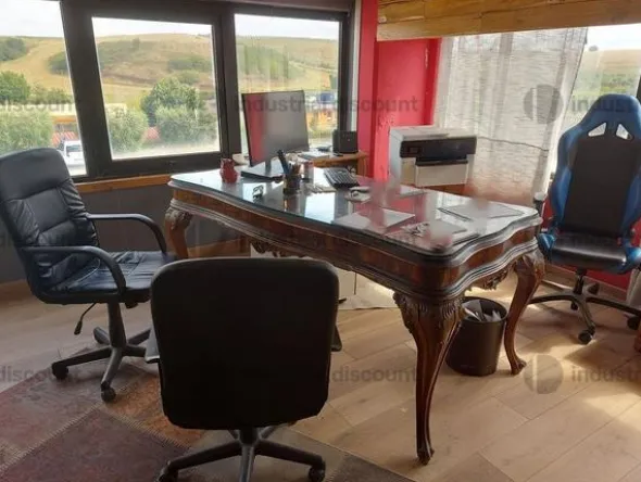 28#8723 Arredamento ufficio, pc, periferiche