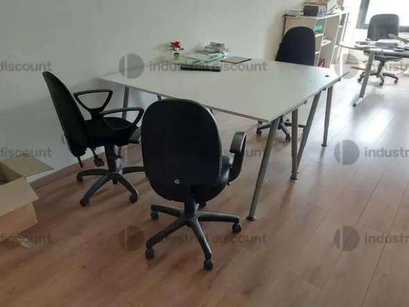 28#8723 Arredamento ufficio, pc, periferiche