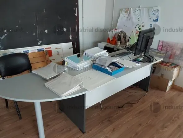 28#8723 Arredamento ufficio, pc, periferiche
