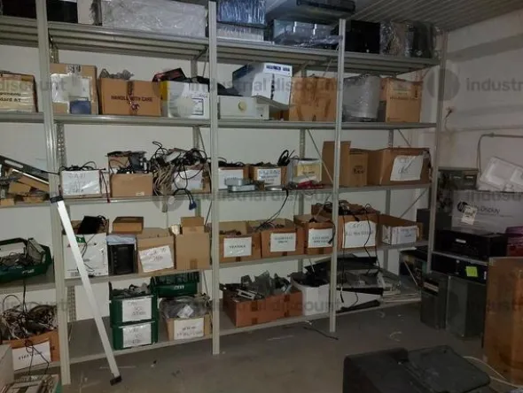 28#8723 Arredamento ufficio, pc, periferiche
