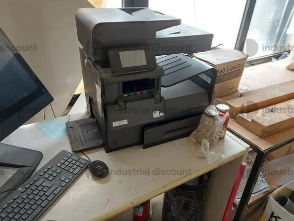 28#8723 Arredamento ufficio, pc, periferiche