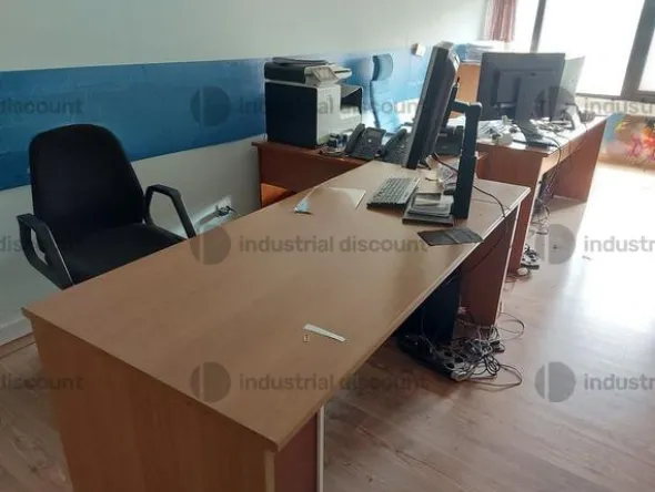 28#8723 Arredamento ufficio, pc, periferiche